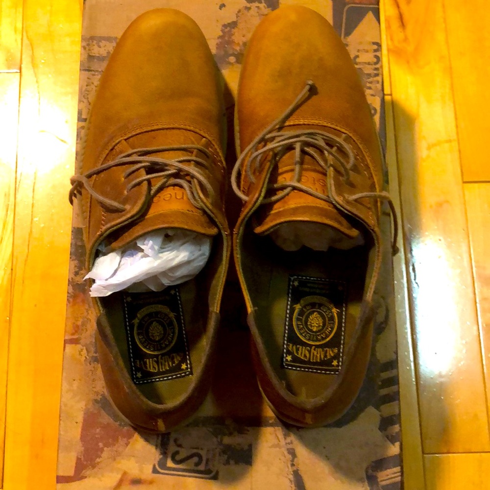 Brand new a pair of Swedish brand - Sneaky Steve.  Model : Danilov.  Size 8 us.